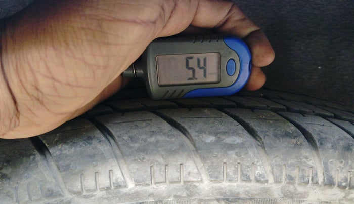 2013 Honda Brio S MT, Petrol, Manual, 47,420 km, tyre