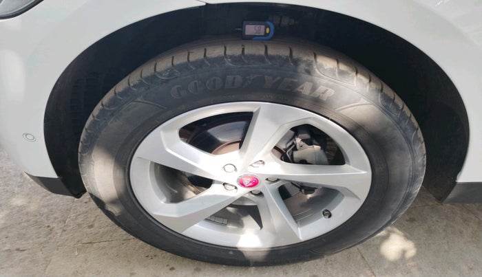 2020 Jaguar F- PACE 2.0 PRESTIGE PETROL, Petrol, Automatic, 32,174 km, tyre