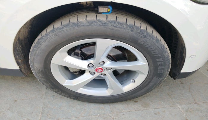 2020 Jaguar F- PACE 2.0 PRESTIGE PETROL, Petrol, Automatic, 32,174 km, tyre