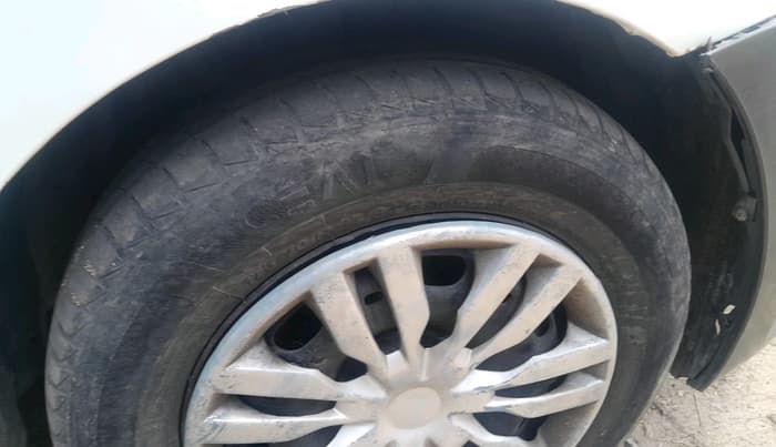 2010 Volkswagen Vento TRENDLINE DIESEL 1.6, Diesel, Manual, 99,320 km, tyre