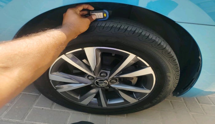 2023 Skoda SLAVIA STYLE 1.0L TSI AT, Petrol, Automatic, 6,045 km, tyre