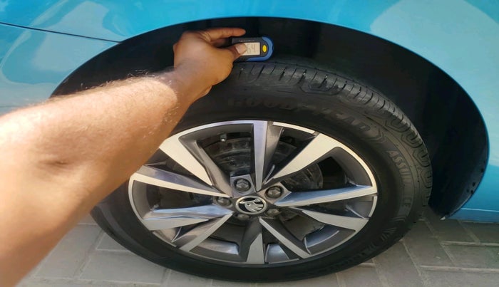 2023 Skoda SLAVIA STYLE 1.0L TSI AT, Petrol, Automatic, 6,045 km, tyre