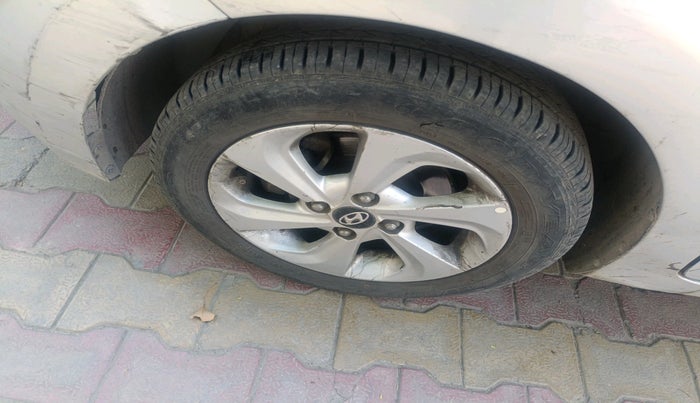 2017 Hyundai Xcent SX 1.2, Petrol, Manual, 89,152 km, tyre