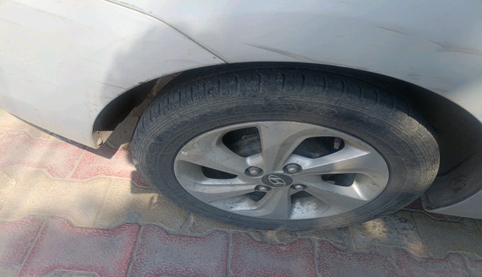 2017 Hyundai Xcent SX 1.2, Petrol, Manual, 89,152 km, tyre