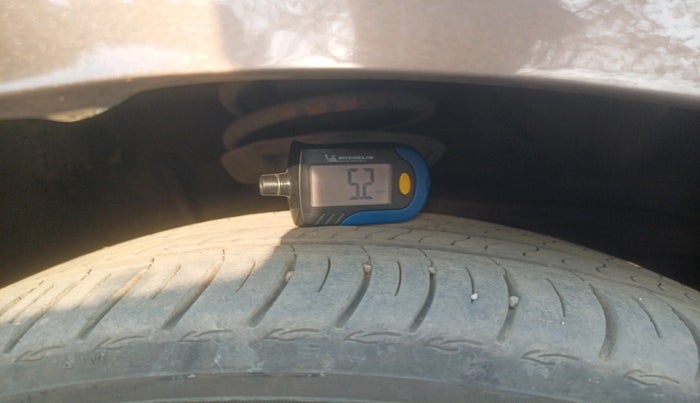 2011 Volkswagen Jetta HIGHLINE TDI AT, Diesel, Automatic, 1,36,910 km, tyre