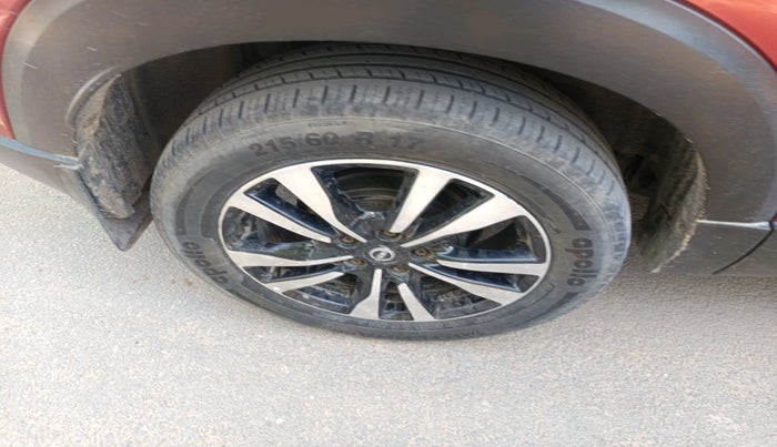 2019 Nissan Kicks XV PREMIUM O DUAL TONE DIESEL, Diesel, Manual, 83,760 km, tyre