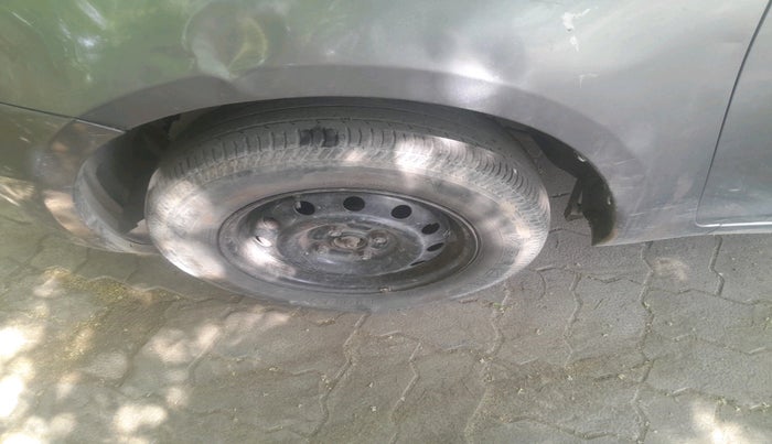 2015 Maruti Swift VDI, Diesel, Manual, 1,69,807 km, tyre