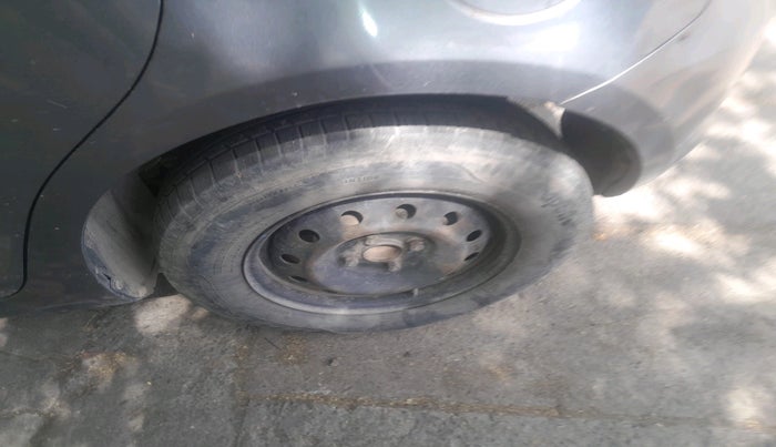 2015 Maruti Swift VDI, Diesel, Manual, 1,69,807 km, tyre