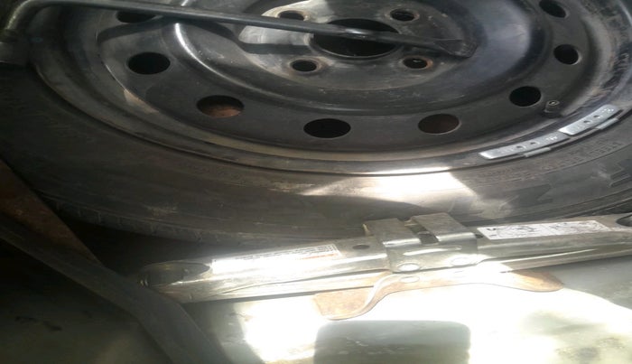 2015 Maruti Swift VDI, Diesel, Manual, 1,69,807 km, tyre