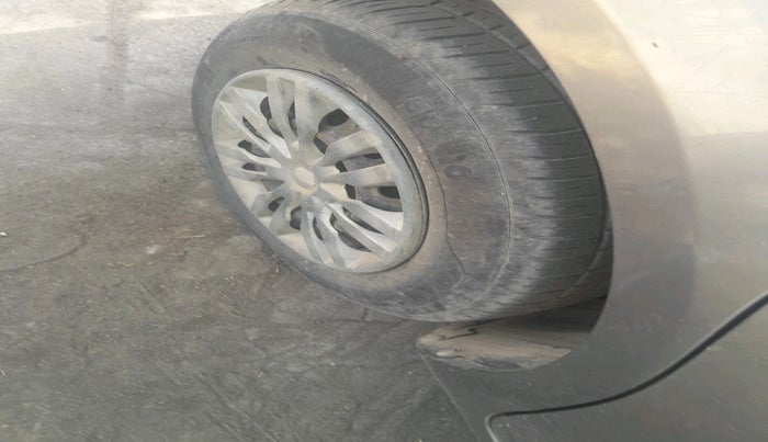 2015 Maruti Swift VDI, Diesel, Manual, 1,69,807 km, tyre