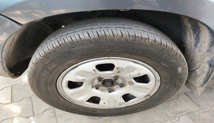 2014 Renault Duster 85 PS RXL DIESEL, Diesel, Manual, 1,60,054 km, tyre