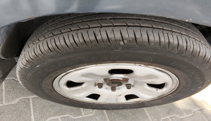 2014 Renault Duster 85 PS RXL DIESEL, Diesel, Manual, 1,60,054 km, tyre