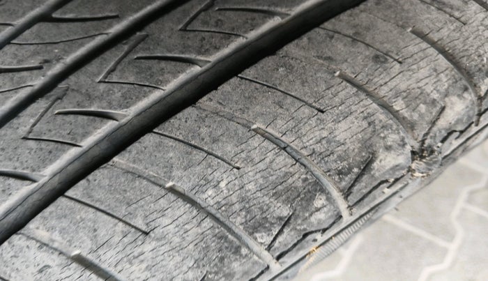 2014 Renault Duster 85 PS RXL DIESEL, Diesel, Manual, 1,60,054 km, tyre