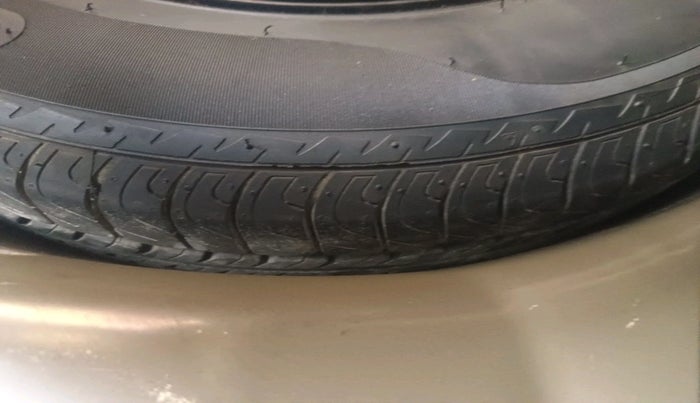 2015 Maruti Swift VXI, Petrol, Manual, 59,355 km, tyre