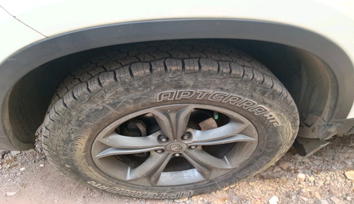 2020 Tata Harrier XZA 2.0L, Diesel, Automatic, 1,63,114 km, tyre