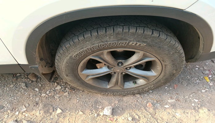 2020 Tata Harrier XZA 2.0L, Diesel, Automatic, 1,63,114 km, tyre