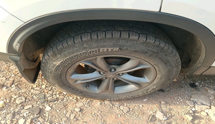 2020 Tata Harrier XZA 2.0L, Diesel, Automatic, 1,63,114 km, tyre