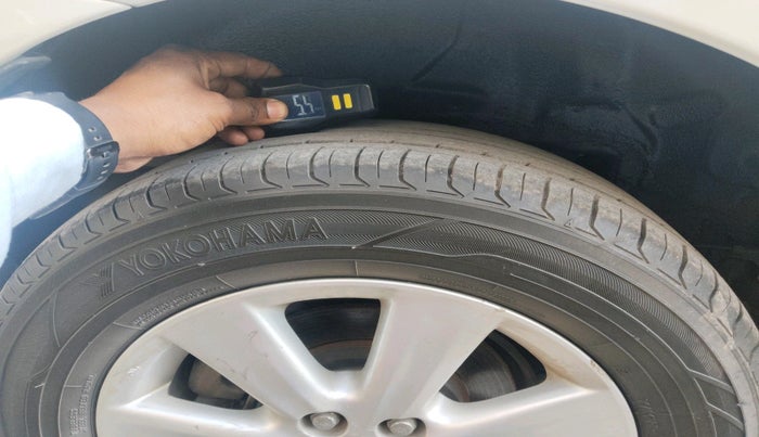 2015 Toyota Corolla Altis G PETROL, Petrol, Manual, 76,714 km, tyre