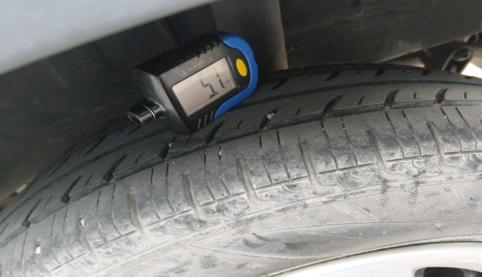 2017 Renault Kwid RXL, Petrol, Manual, 34,533 km, tyre