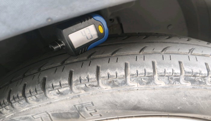 2017 Renault Kwid RXL, Petrol, Manual, 34,533 km, tyre