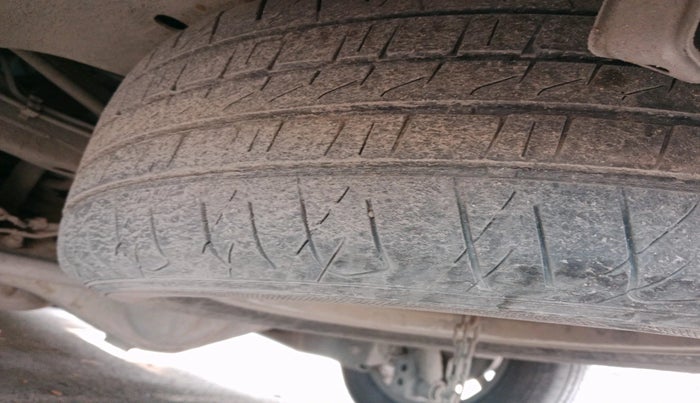 2016 Toyota Innova Crysta 2.4 GX 8 STR, Diesel, Manual, 1,75,616 km, tyre