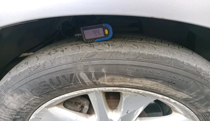 2016 Toyota Innova Crysta 2.4 GX 8 STR, Diesel, Manual, 1,75,616 km, tyre