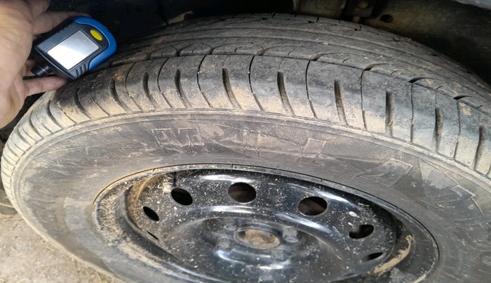 2014 Maruti Swift VDI, Diesel, Manual, 1,58,003 km, tyre