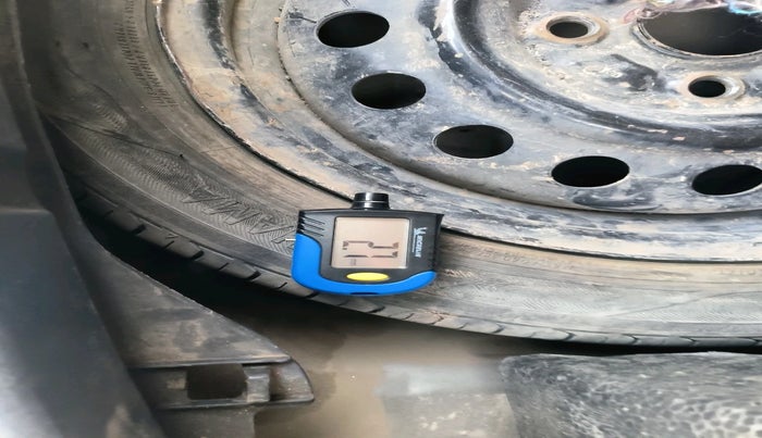 2011 Maruti Wagon R 1.0 VXI, Petrol, Manual, 1,27,483 km, tyre