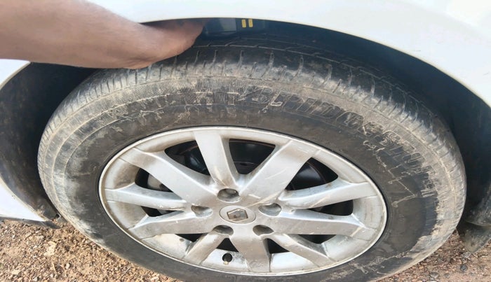 2011 Renault Fluence 1.5 E2, Diesel, Manual, 1,79,081 km, tyre