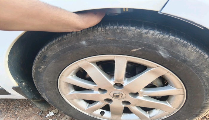 2011 Renault Fluence 1.5 E2, Diesel, Manual, 1,79,081 km, tyre