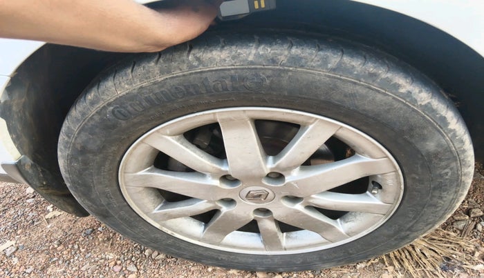 2011 Renault Fluence 1.5 E2, Diesel, Manual, 1,79,081 km, tyre