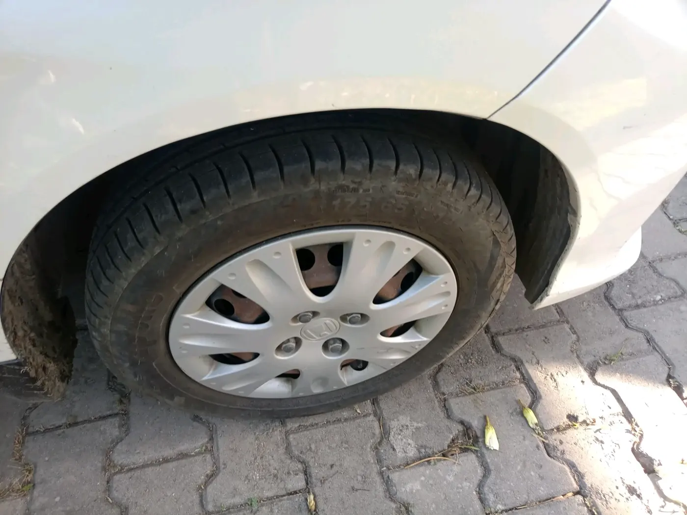 2017 Honda Amaze 1.2L I-VTEC S, Petrol, Manual, 1,71,371 km, tyre