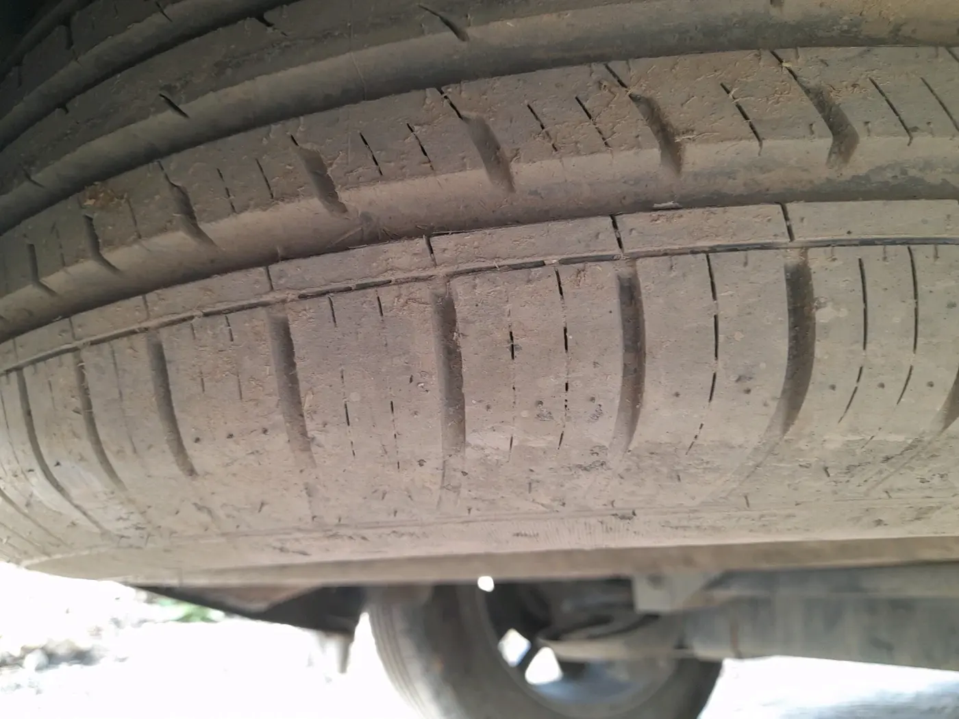 2021 Tata Safari XTA PLUS, Diesel, Automatic, 13,25,000 km, tyre