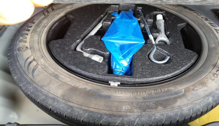 2023 Maruti BREZZA LXI S- CNG, CNG, Manual, 57,302 km, tyre