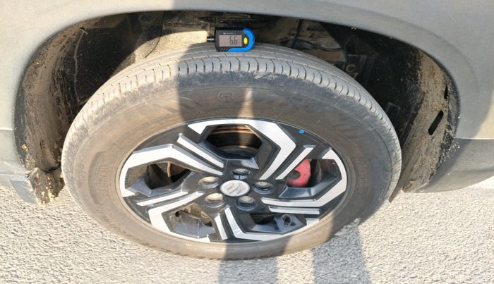 2023 Maruti BREZZA LXI S- CNG, CNG, Manual, 57,302 km, tyre