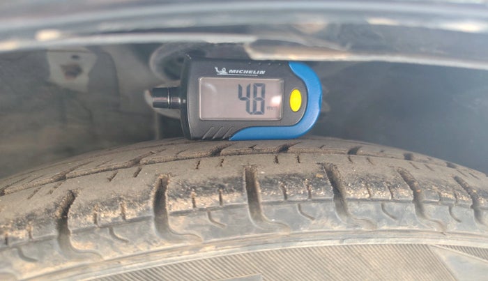 2013 Hyundai i10 SPORTZ 1.2, CNG, Manual, 78,683 km, tyre