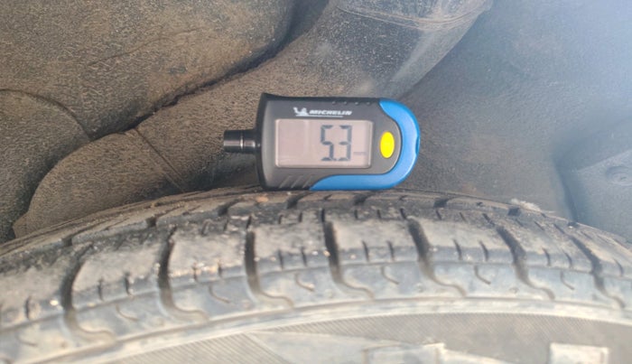 2013 Hyundai i10 SPORTZ 1.2, CNG, Manual, 78,683 km, tyre