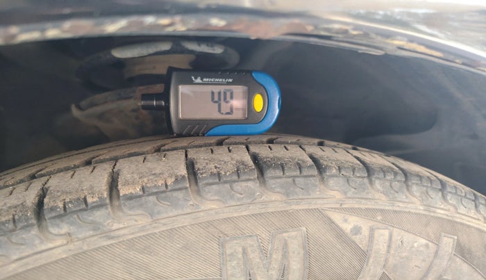 2013 Hyundai i10 SPORTZ 1.2, CNG, Manual, 78,683 km, tyre