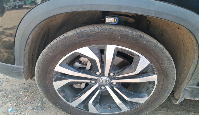 2024 MG HECTOR PLUS Select Pro 1.5 Turbo CVT Petrol 7 STR, Petrol, Automatic, 9,455 km, tyre