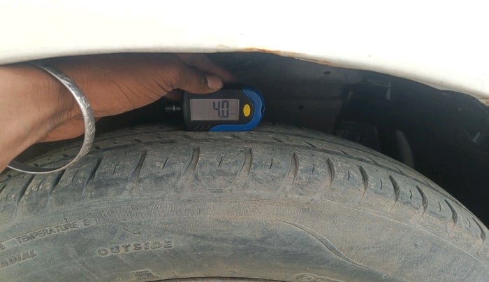 2015 Maruti Swift LXI, CNG, Manual, 3,47,787 km, tyre