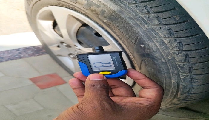 2013 Hyundai Verna FLUIDIC 1.6 CRDI EX, Diesel, Manual, 1,12,432 km, tyre