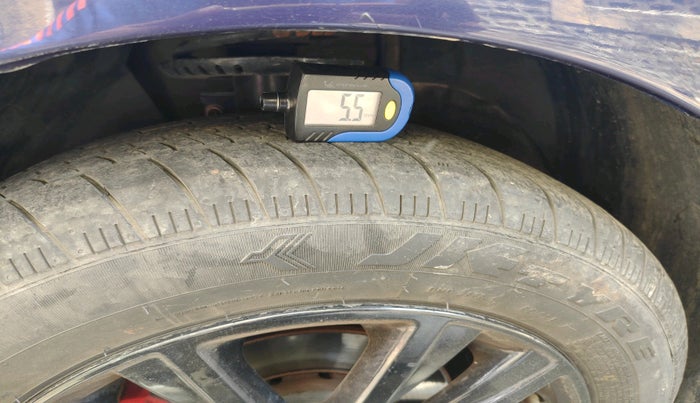 2014 Volkswagen Polo HIGHLINE DIESEL, Diesel, Manual, 1,20,151 km, tyre