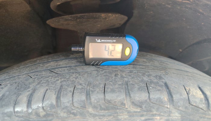 2014 Renault Duster 85 PS RXL DIESEL, Diesel, Manual, 1,72,849 km, tyre