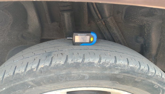 2014 Renault Duster 85 PS RXL DIESEL, Diesel, Manual, 1,72,849 km, tyre