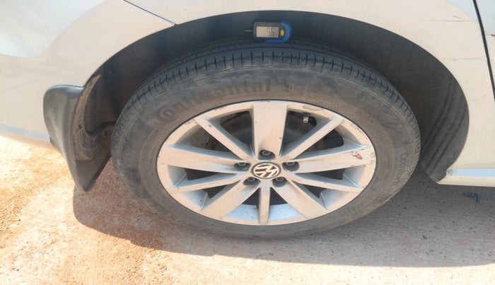 2016 Volkswagen Ameo HIGHLINE1.2L, Petrol, Manual, 1,61,828 km, tyre