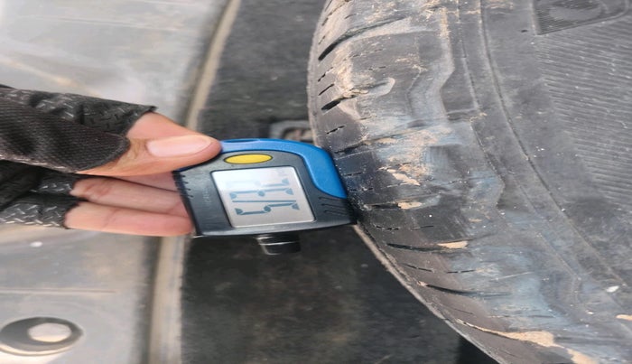 2012 Mahindra XUV500 W8, Diesel, Manual, 1,19,731 km, tyre