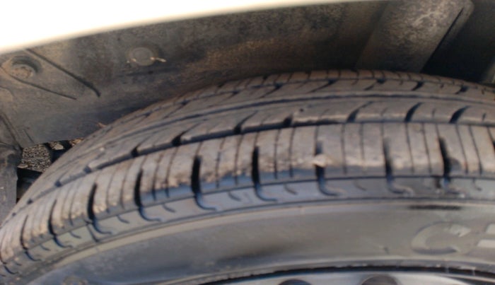 2012 Toyota Etios Liva G, Petrol, Manual, 84,373 km, tyre