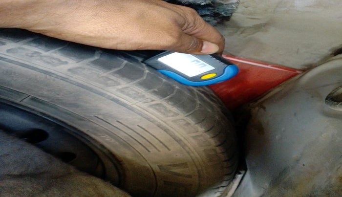 2012 Toyota Etios Liva G, Petrol, Manual, 84,373 km, tyre