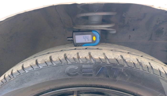 2012 Toyota Etios Liva G, Petrol, Manual, 84,373 km, tyre