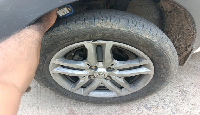 2023 Renault TRIBER RXZ, Petrol, Manual, 60,583 km, tyre